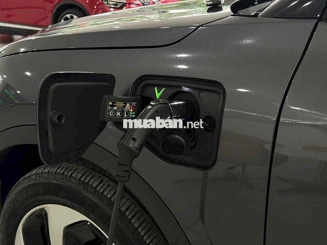 Bán xe VinFast VF8S màu xám đẹp Free sạc KM >80 Tr