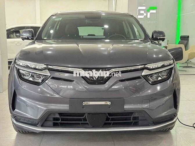 Bán xe VinFast VF8S màu xám đẹp Free sạc KM >80 Tr