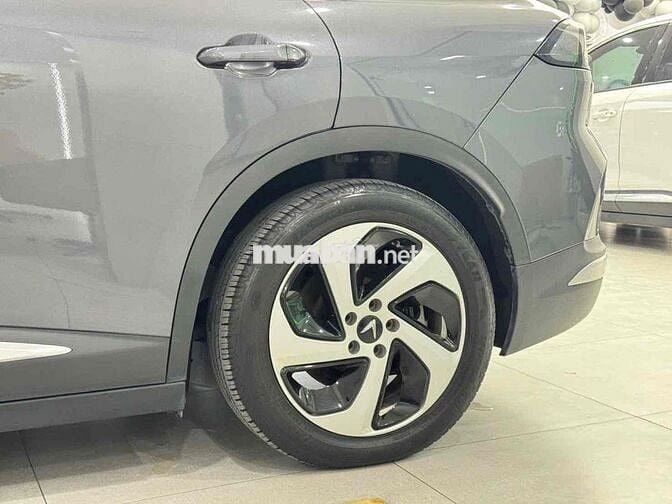 Bán xe VinFast VF8S màu xám đẹp Free sạc KM >80 Tr