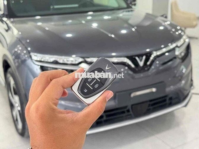 Bán xe VinFast VF8S màu xám đẹp Free sạc KM >80 Tr