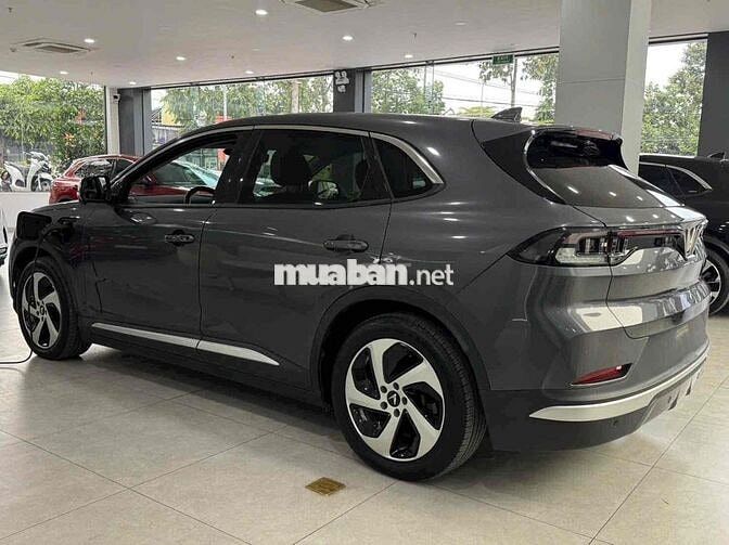 Bán xe VinFast VF8S màu xám đẹp Free sạc KM >80 Tr