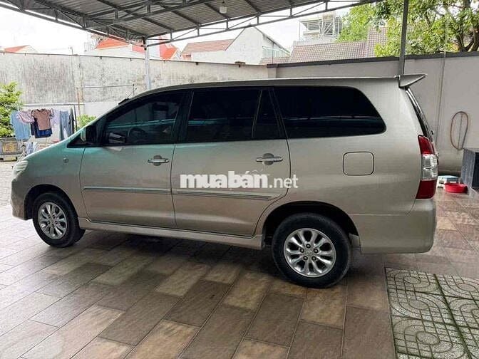 Toyota Innova 2.0G 2015 Số tự động Nâu vàng