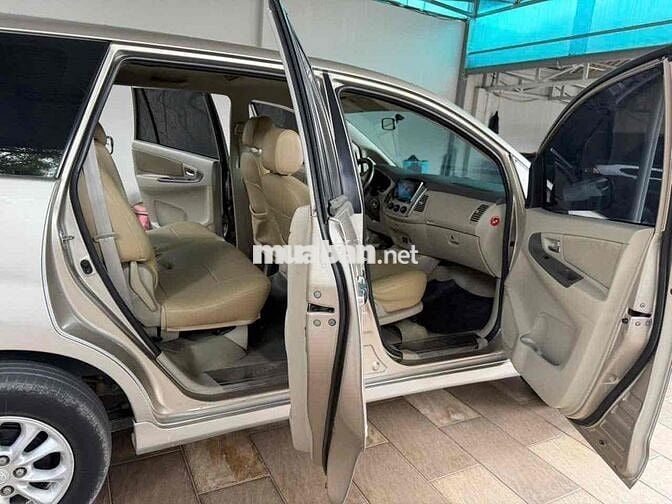 Toyota Innova 2.0G 2015 Số tự động Nâu vàng