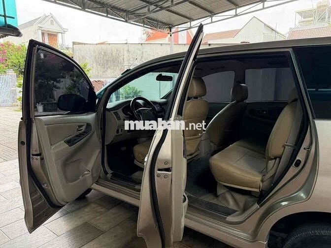 Toyota Innova 2.0G 2015 Số tự động Nâu vàng
