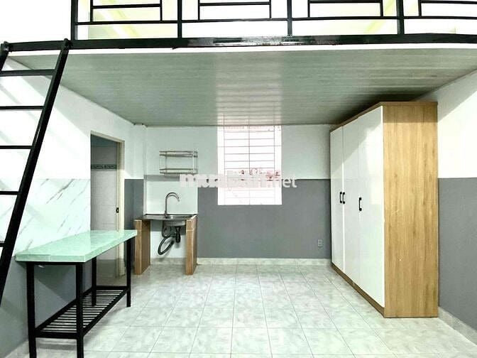 🏡 Chính chủ cho thuê phòng trọ gác lửng cửa sổ ngay Tân Quy giá 3tr8