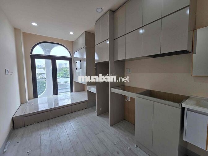 STUDIO BAN CÔNG NẰM GẦN TRUNG TÂM QUẬN 7 VÀ TIỆN QUA TDTU