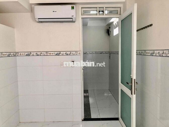 Phòng trọ Máy Lạnh Inventer, có Gác, cửa sổ,, Gần khu tên lửa