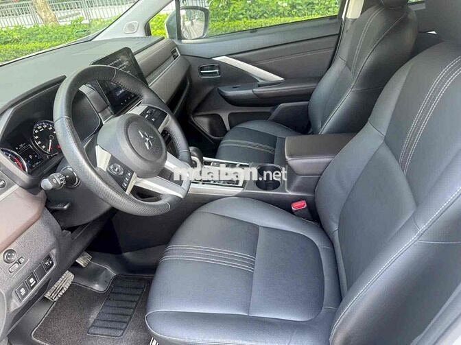 Mitsubishi Xpander Premium 2024 Trắng 3 vạn