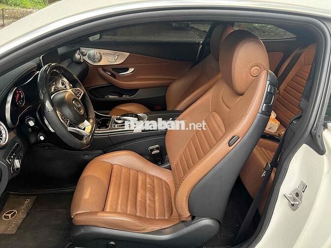 Mercedes-Benz C300 Coupe 2 Cửa