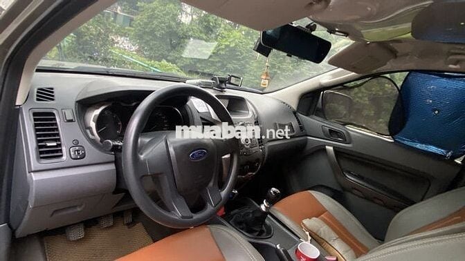 Ford Ranger XLS 2015 Số sàn 6 cấp Vàng cát