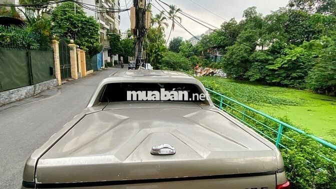 Ford Ranger XLS 2015 Số sàn 6 cấp Vàng cát