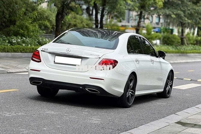 Mercedes-Benz E300 AMG 2020 Trắng/Đen 72000 km