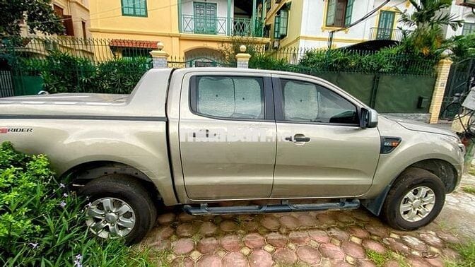 Ford Ranger XLS 2015 Số sàn 6 cấp Vàng cát