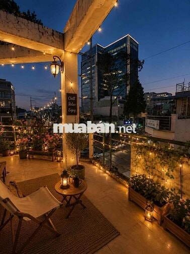 phòng có ban công cửa xổ lẫn sân thượng bao chill