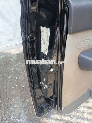 Ford Everest 7 chỗ Dầu màu Đen