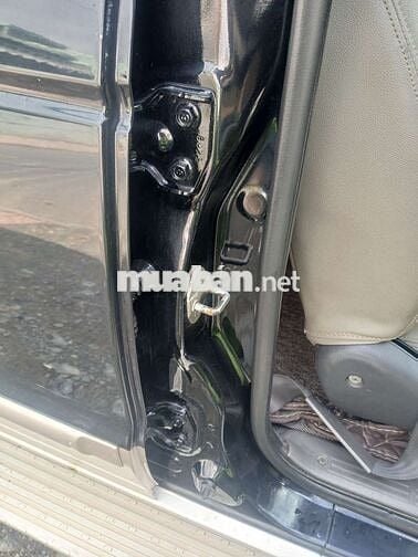 Ford Everest 7 chỗ Dầu màu Đen