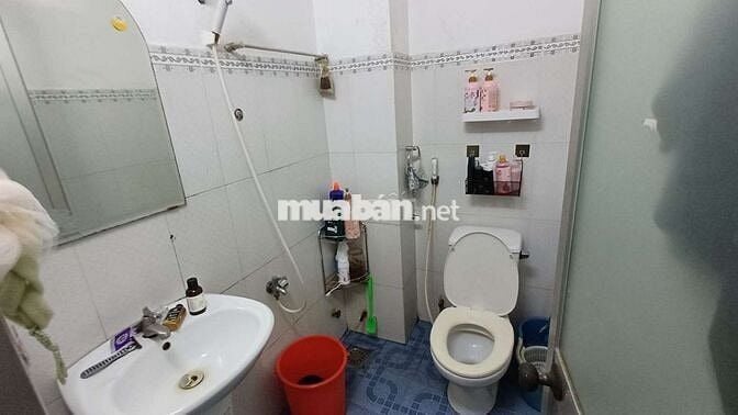 Phòng mặt tiền xe Tải,Ban Công cửa,Gần chợ,nhà thờ,an ninh tốt