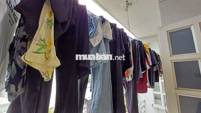 Phòng mặt tiền xe Tải,Ban Công cửa,Gần chợ,nhà thờ,an ninh tốt