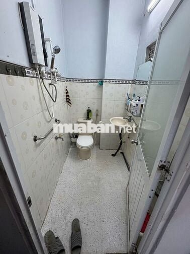 Chính chủ. Bán nhà Q5 lầu 2 ngay BV Đại học Y dược, 3pn, thương lượng