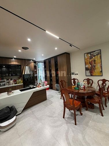 Mặt Tiền Bà Hom ( 5/ 9 * 22 ) 3 Lầu 28 tỷ 