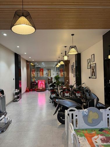 Mặt Tiền Bà Hom ( 5/ 9 * 22 ) 3 Lầu 28 tỷ 