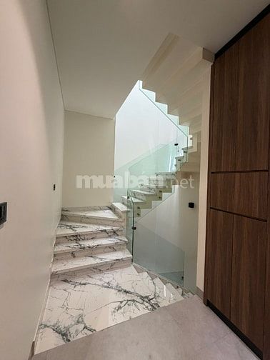 Mặt Tiền Bà Hom ( 5/ 9 * 22 ) 3 Lầu 28 tỷ 