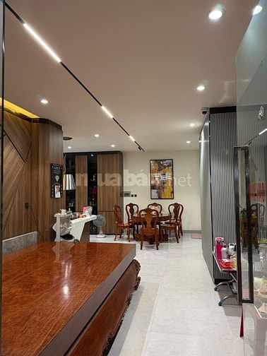 Mặt Tiền Bà Hom ( 5/ 9 * 22 ) 3 Lầu 28 tỷ 