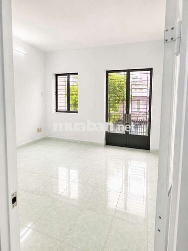 Nhà giá rẻ khu trung tâm hẻm xe hơi