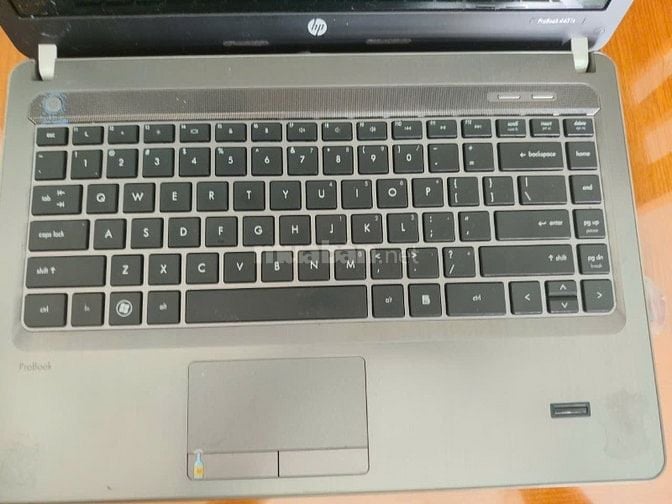 Máy laptop  HP  để lại cho anh em có nhu cầu 