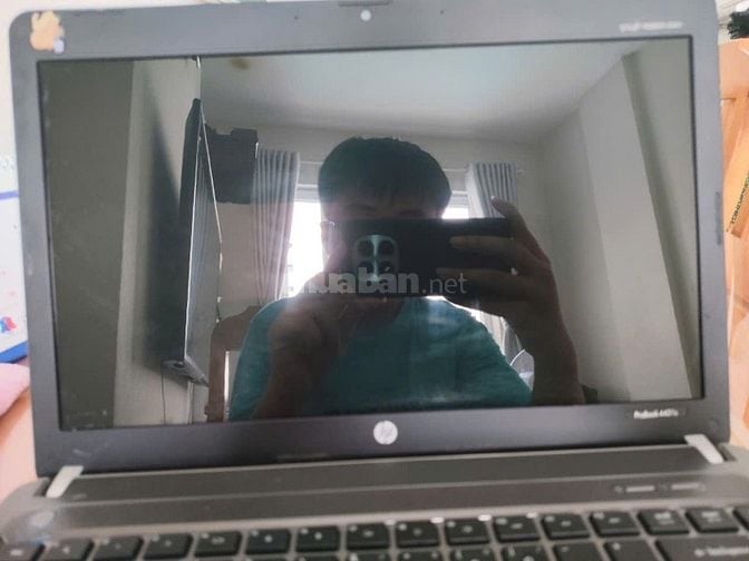 Máy laptop  HP  để lại cho anh em có nhu cầu 