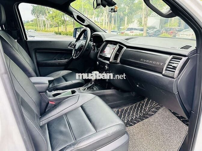 Ford Everest 4x2 Titanium 2018 Máy dầu như mới
