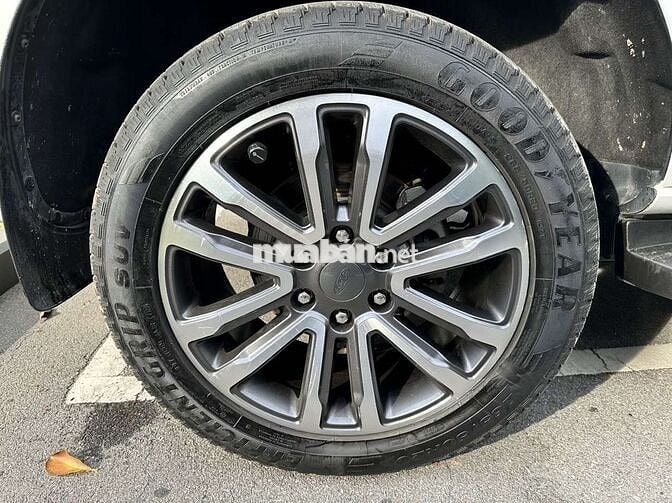 Ford Everest 4x2 Titanium 2018 Máy dầu như mới