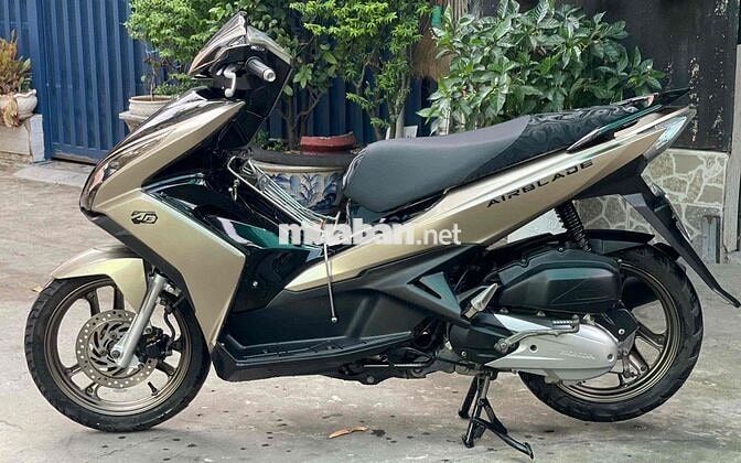 Honda Air Blade mắt cú 2013 Vàng Cát