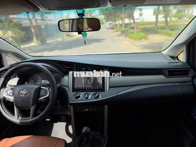 Toyota Innova 2018 Số sàn Trắng 7 chỗ