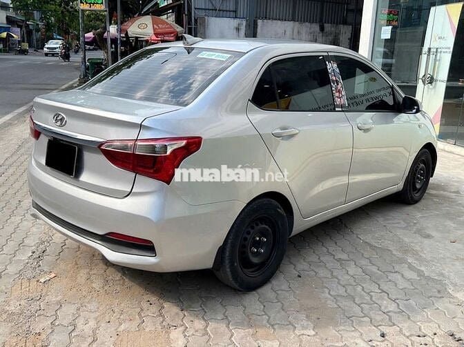 Hyundai Grand i10 Số sàn Bạc