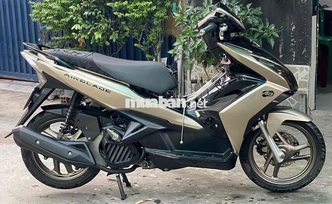 Honda Air Blade mắt cú 2013 Vàng Cát