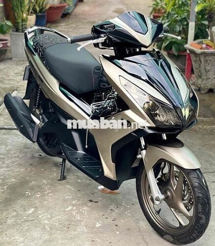 Honda Air Blade mắt cú 2013 Vàng Cát
