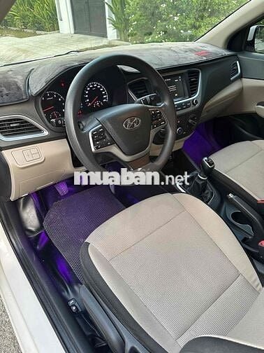 Hyundai Accent Trắng 5 chỗ