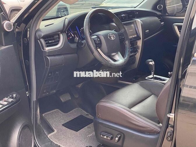 Toyota Fortuner 2.7AT 2019 - 35000km xuất VAT 100%