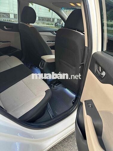 Hyundai Accent Trắng 5 chỗ