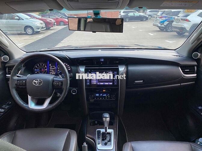 Toyota Fortuner 2.7AT 2019 - 35000km xuất VAT 100%