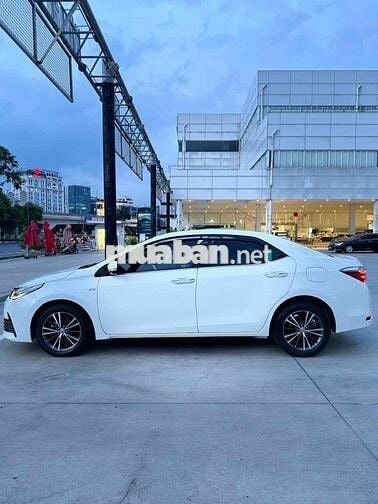 Toyota Corolla Altis 2.0V 2017 Trắng CVT-i