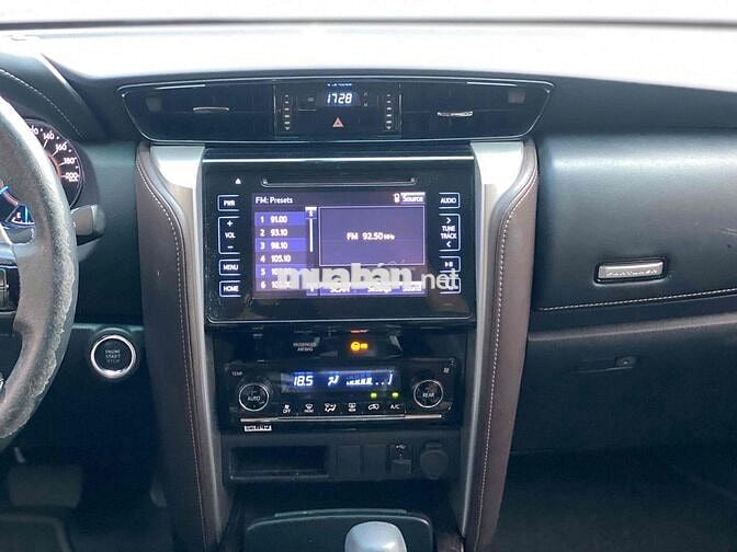 Toyota Fortuner 2.7AT 2019 - 35000km xuất VAT 100%