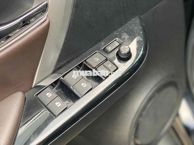 Toyota Fortuner 2.7AT 2019 - 35000km xuất VAT 100%