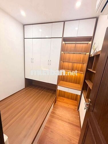 3 tỷ hơn Tập thể Chùa Láng Sổ To T2 65m 2PN Gần phố Ô tô đỗ Ct Tặng Nt