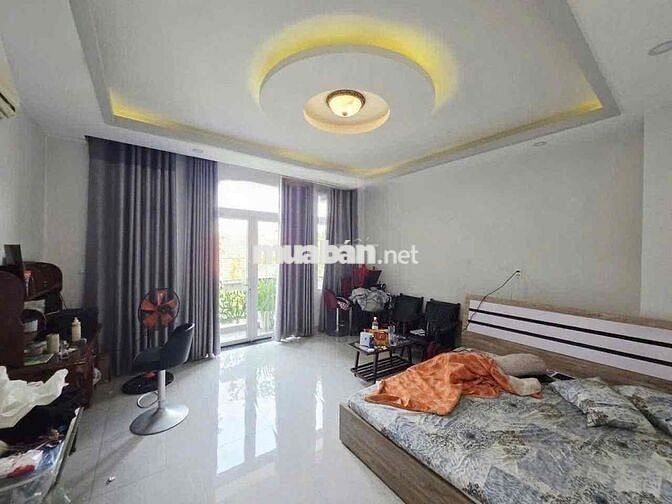 CHỈ 130TR/M NGAY CV GIA ĐỊNH DIỆN TÍCH KHỦNG ,MẶT TIỀN HẺM KINH DOANH