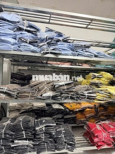 Cần gấp NỮ gói hàng dán tem trên Sàn