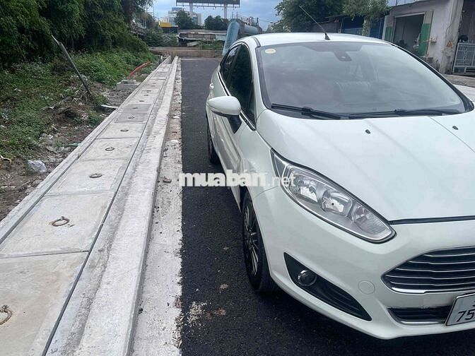 Ford Fiesta 2016 Tự động Trắng .kiểm mới.9 chủ bán