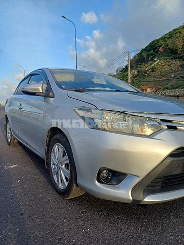 Bán xe Toyota Vios số tay màu  bạc 2015.