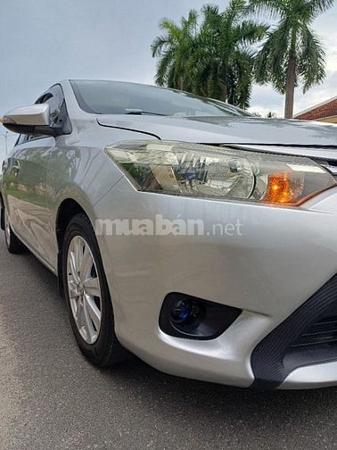 Bán xe Toyota Vios số tay màu  bạc 2015.